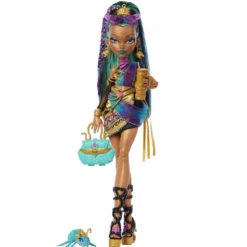 Monster High Muñeca Nefera De Nile con Escarabajo Mascota Lavish y Accesorios